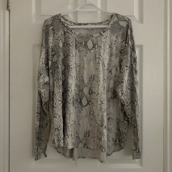Michael Stars Women's Size L Gray Beige Snake Print Cotton Modal Lounge Shirt - Picture 2 of 12